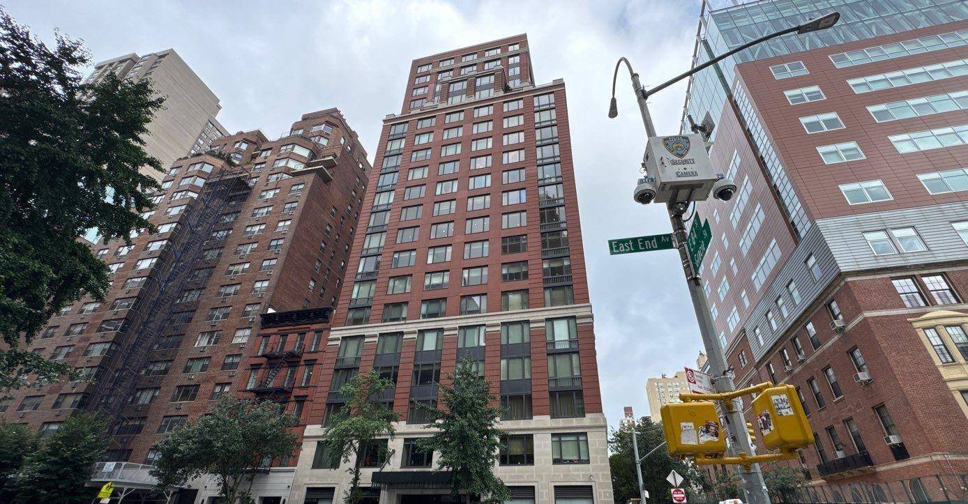 New York (manhattan), NY 10028,90 E End AVE #10B