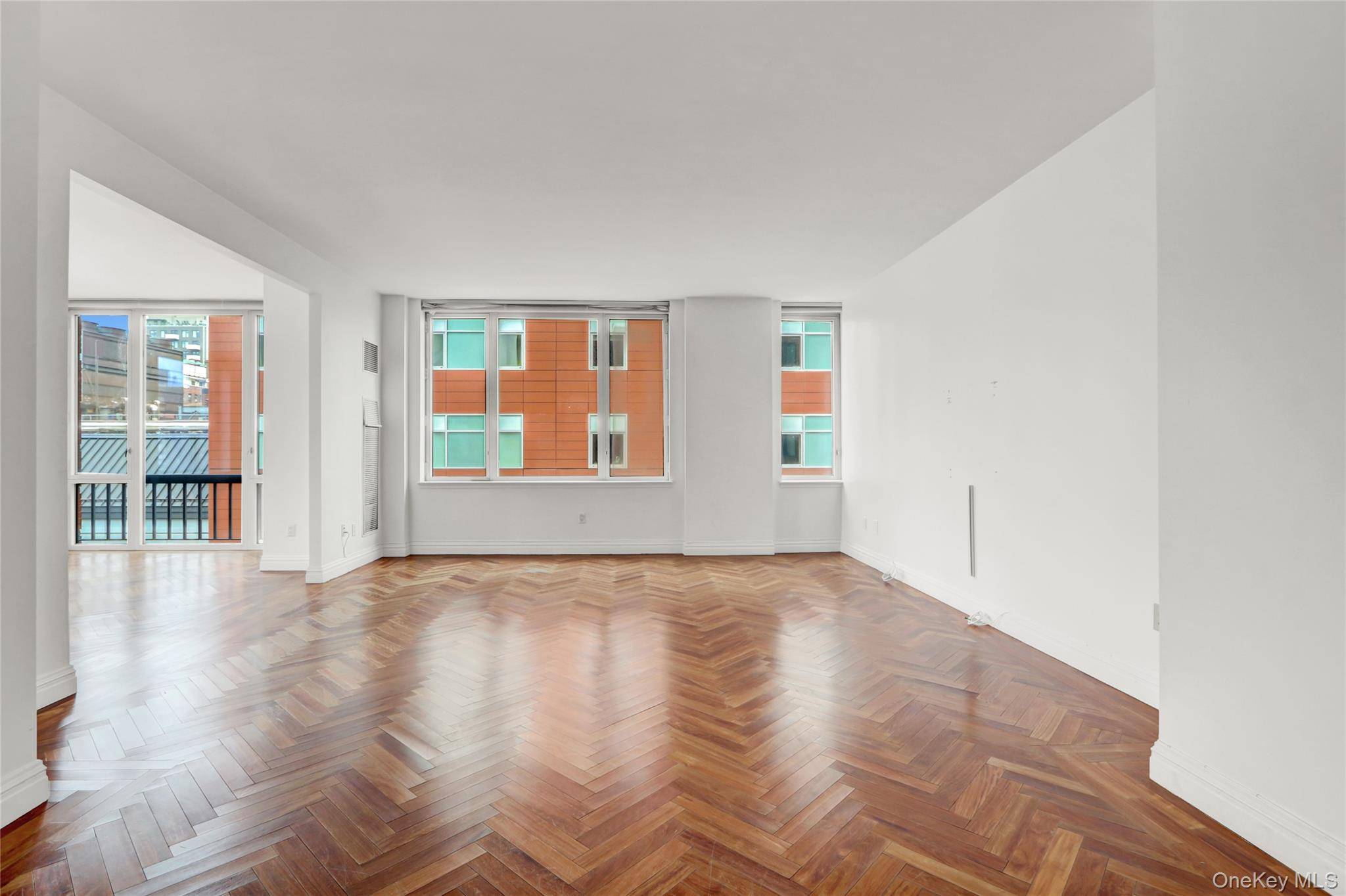 New York (manhattan), NY 10028,90 E End AVE #10B