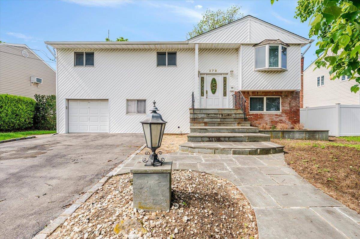 Oceanside, NY 11572,378 W Waukena AVE