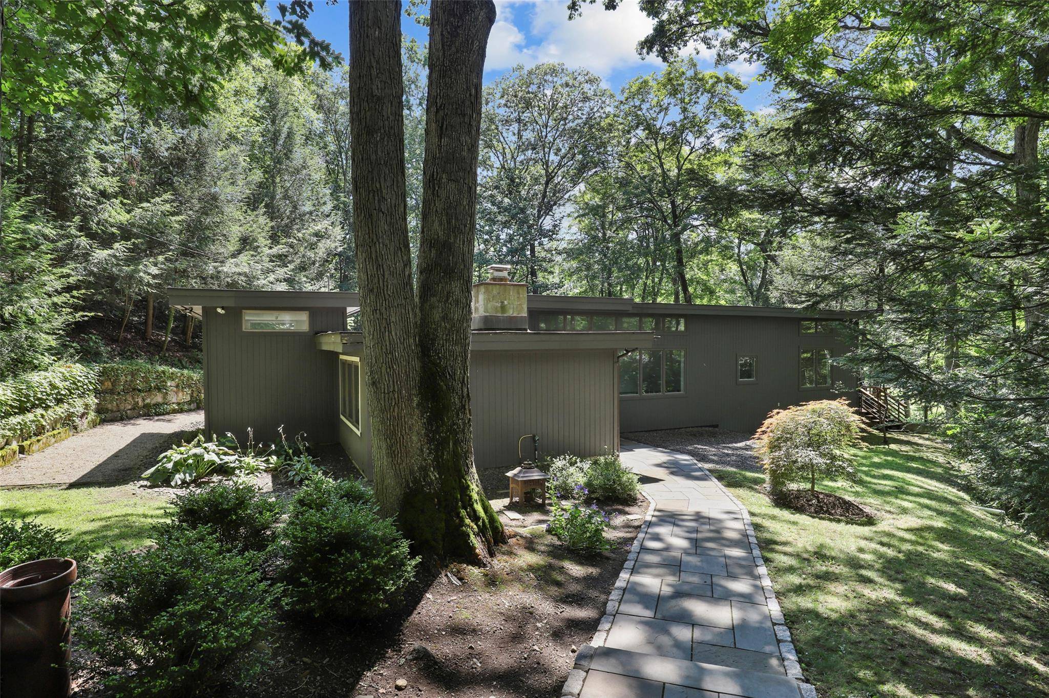 Garrison, NY 10524,58 Winston LN