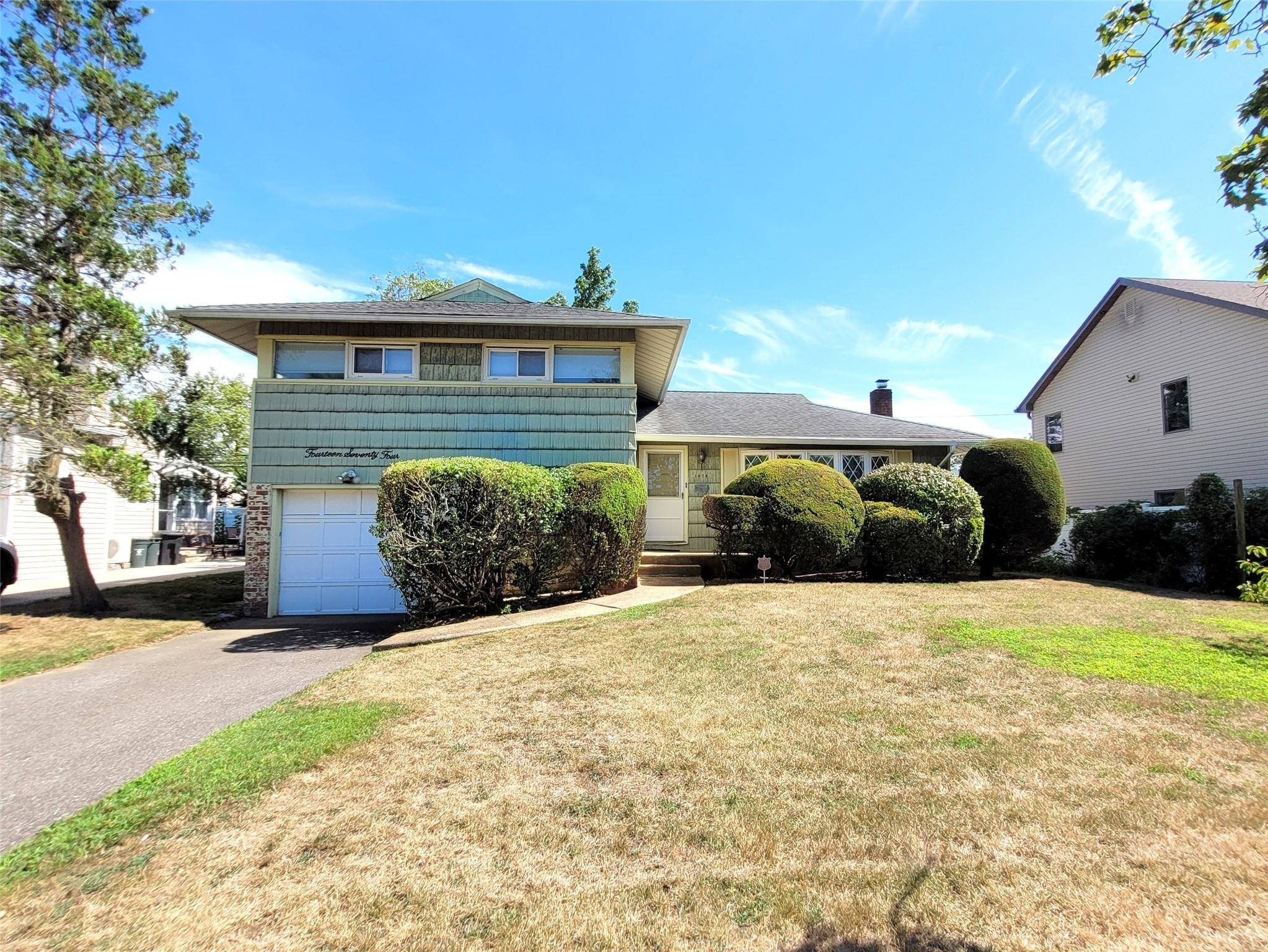 East Meadow, NY 11554,1474 Stephen Marc LN