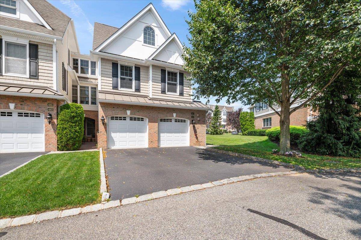 Westbury, NY 11590,481 Pacing WAY