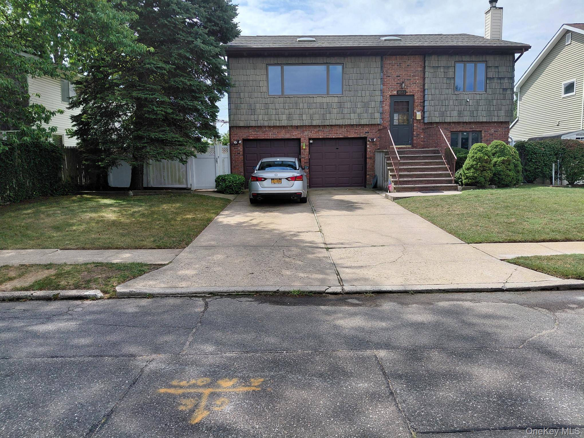 Wantagh, NY 11793,3592 Southview AVE