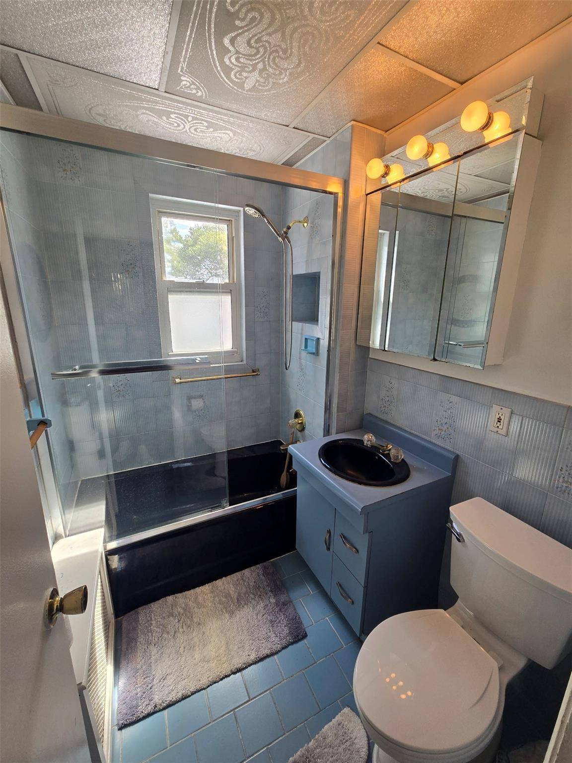 Glendale, NY 11385,7733 79th ST