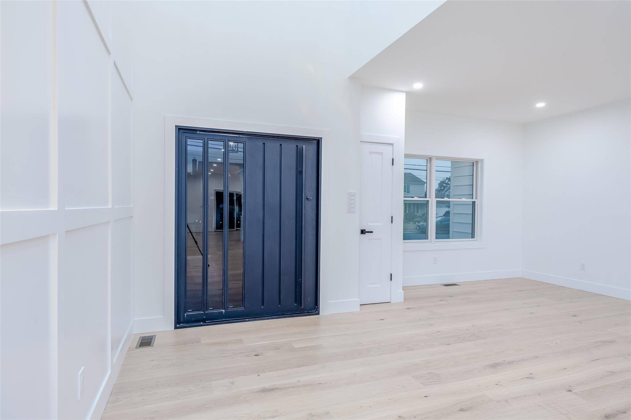 Westbury, NY 11590,9 Friends LN