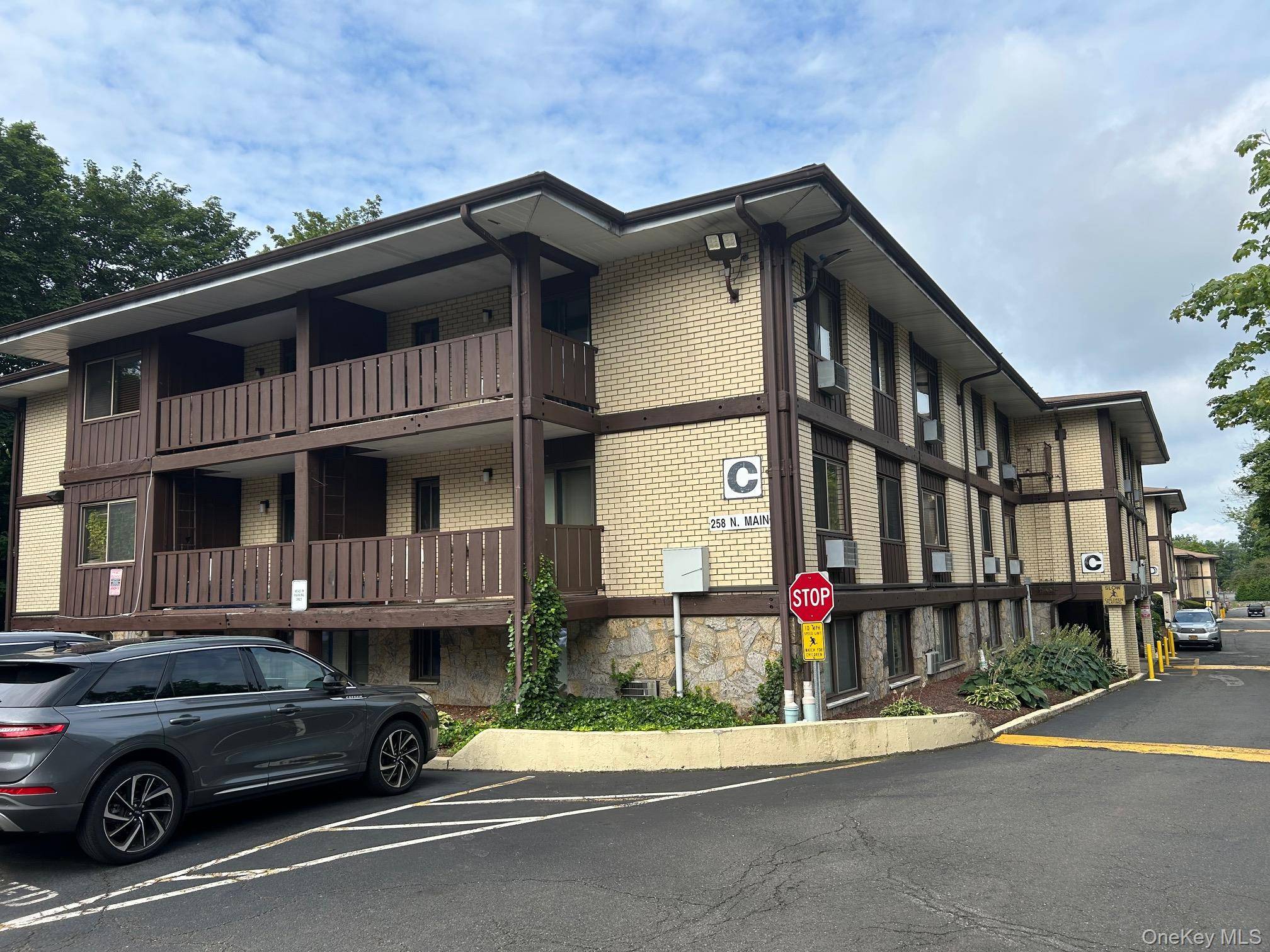 Spring Valley, NY 10977,258 N Main ST #C29