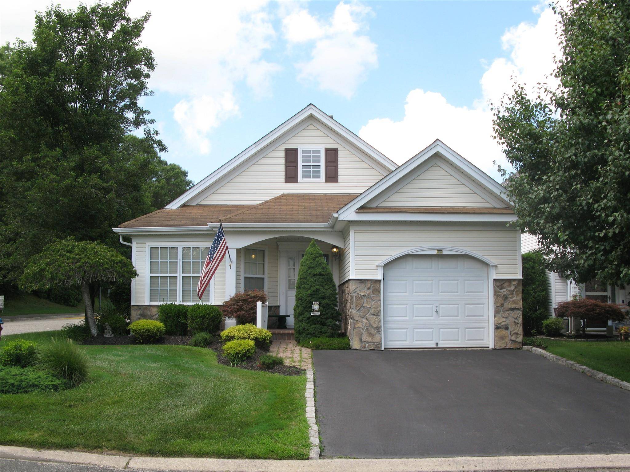 Middle Island, NY 11953,1 Kate CIR