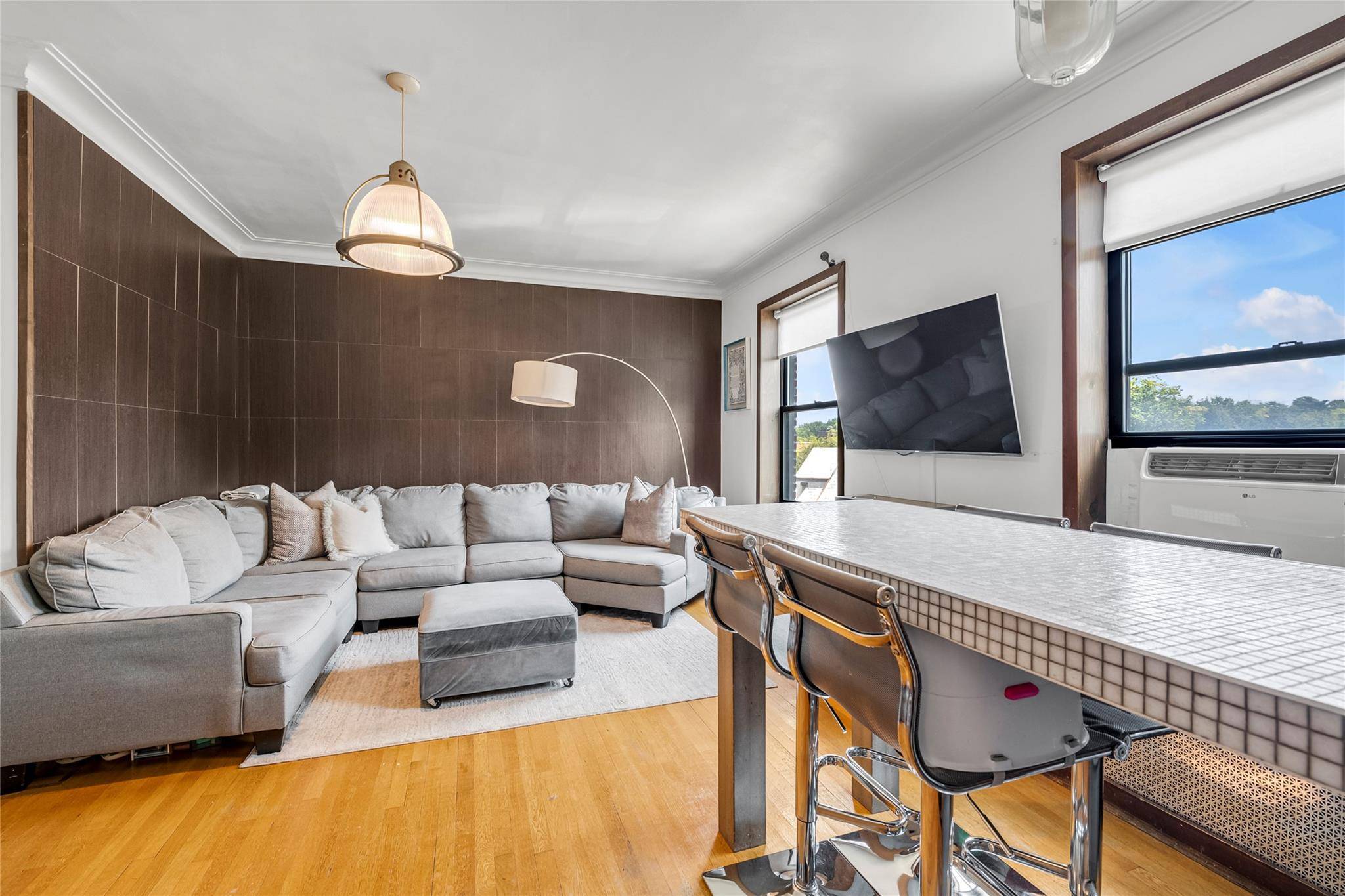 Great Neck, NY 11021,37 Brompton RD #5D