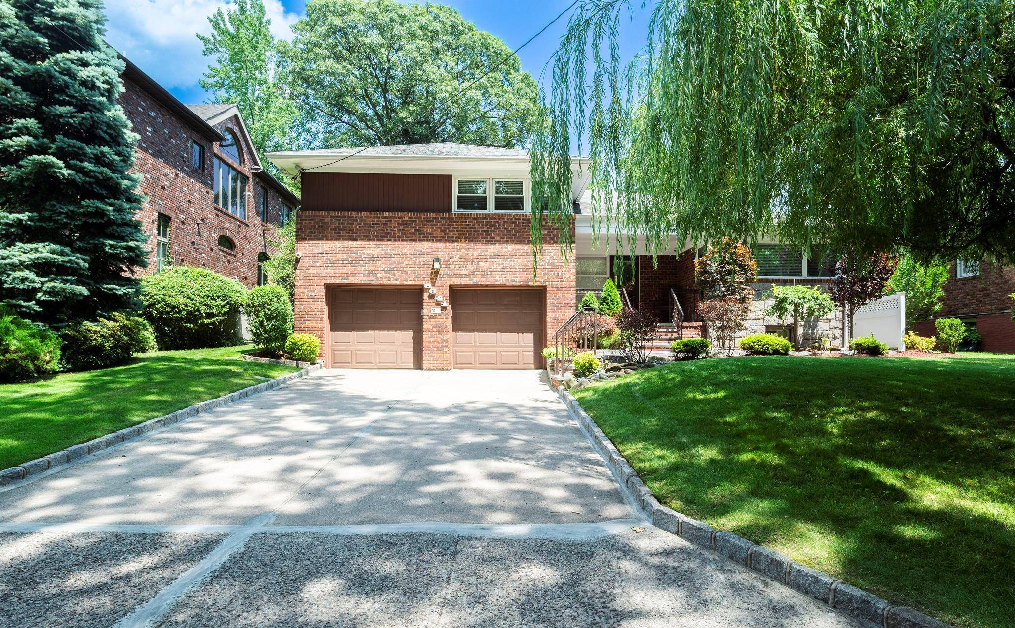 Holliswood, NY 11423,86-41 Marengo ST