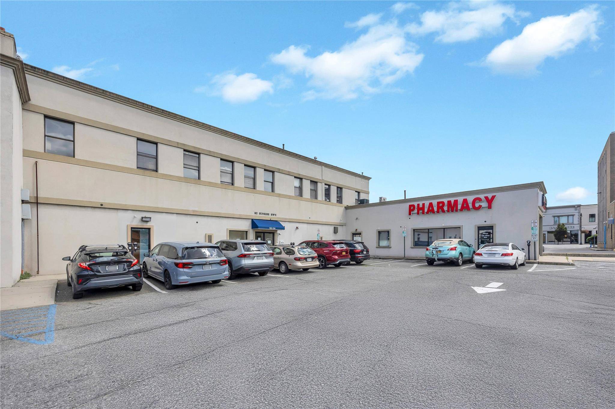 Rockville Centre, NY 11570,184 Sunrise HWY #182