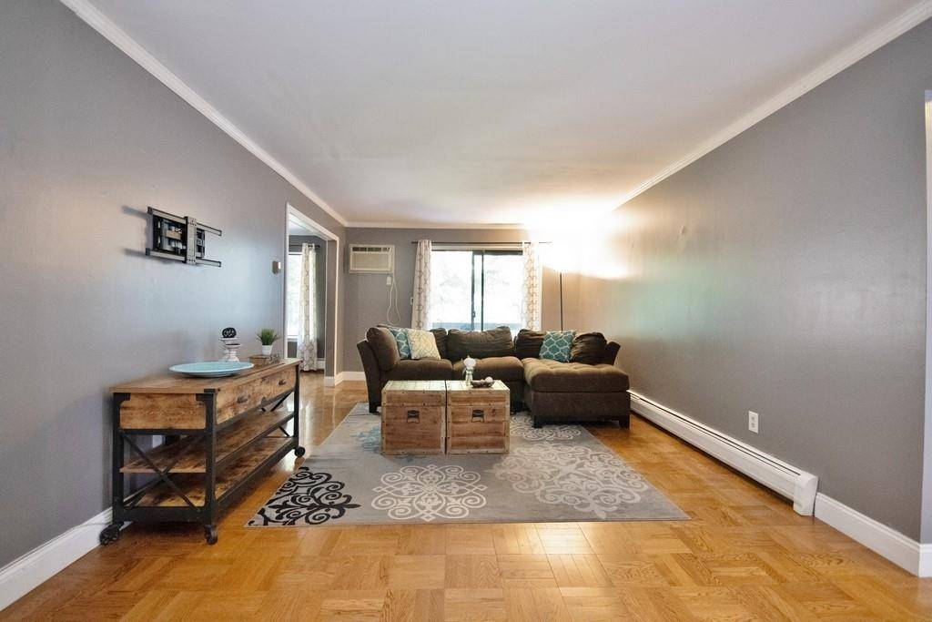 Pomona, NY 10970,359 Country Club LN