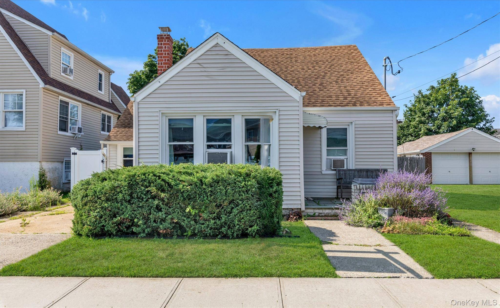 Island Park, NY 11558,9 Hamilton AVE