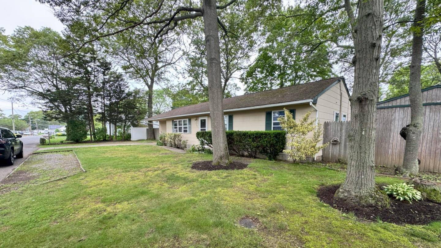 Holbrook, NY 11741,381 Grace ST