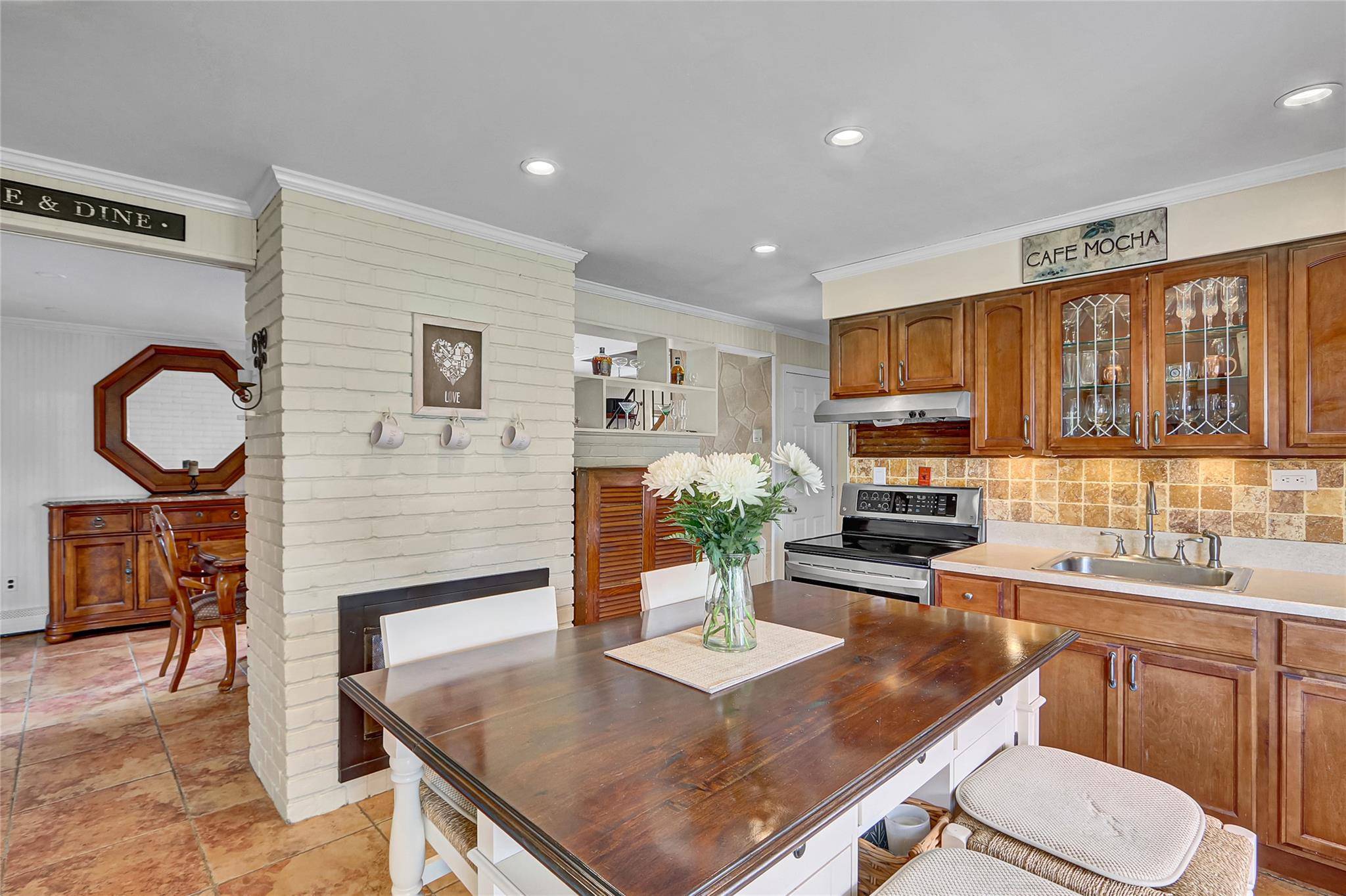 Hicksville, NY 11801,95 Winter LN