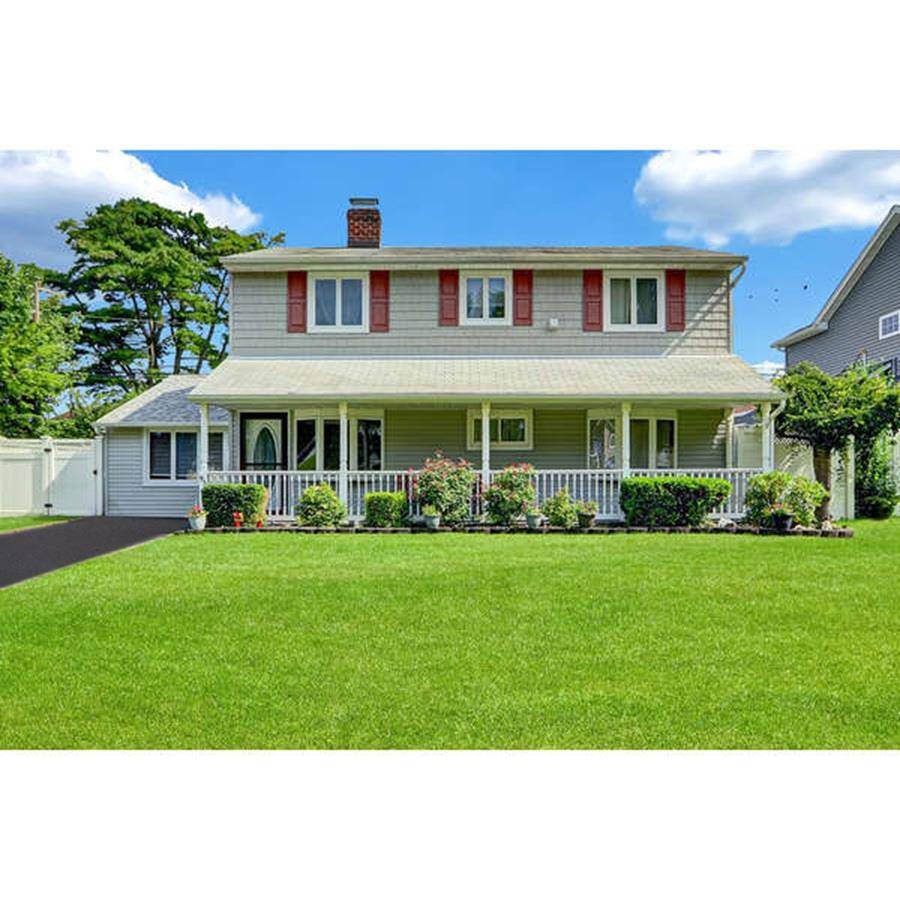 Hicksville, NY 11801,95 Winter LN