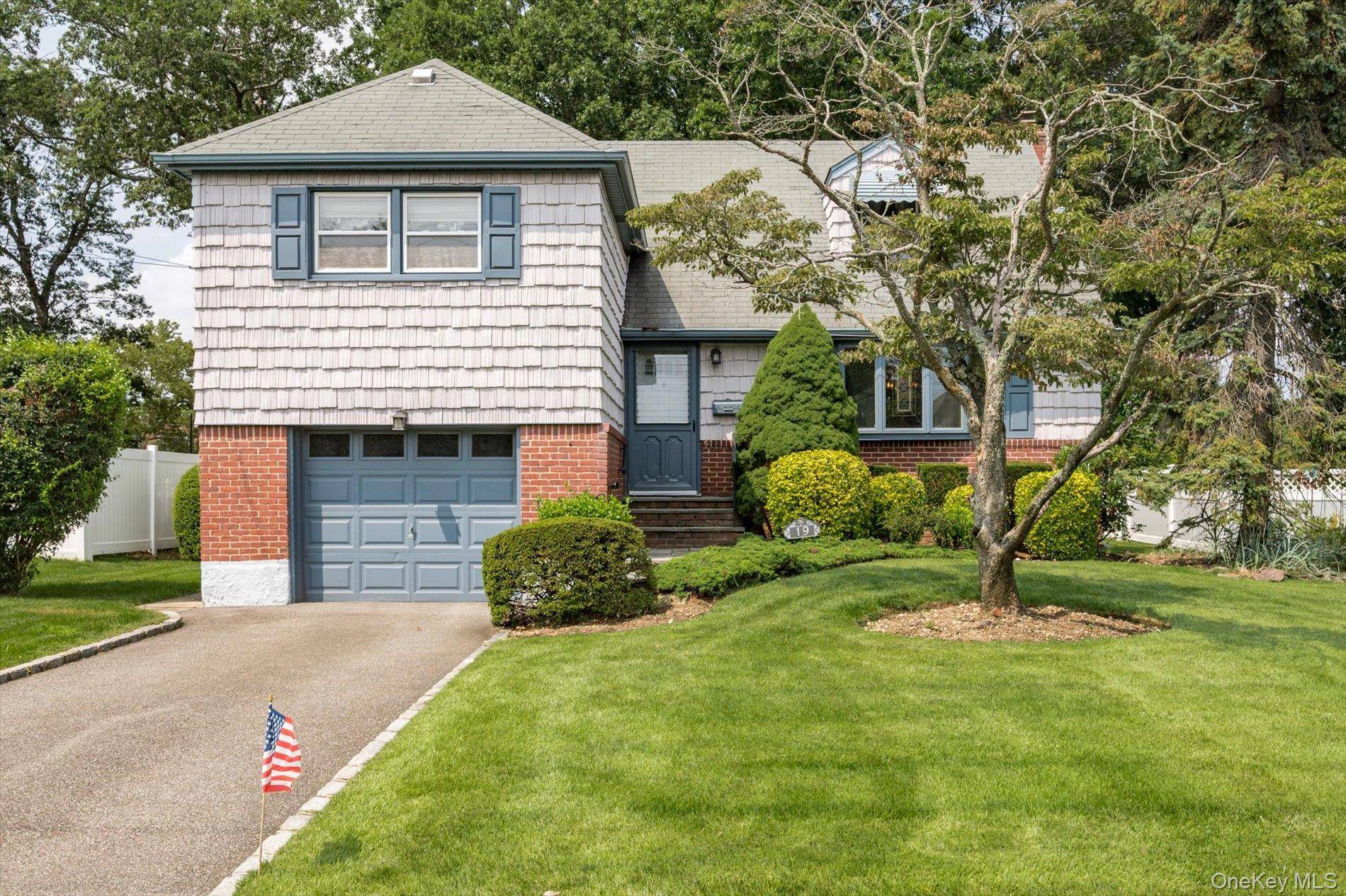 Bethpage, NY 11714,19 Parkview CIR