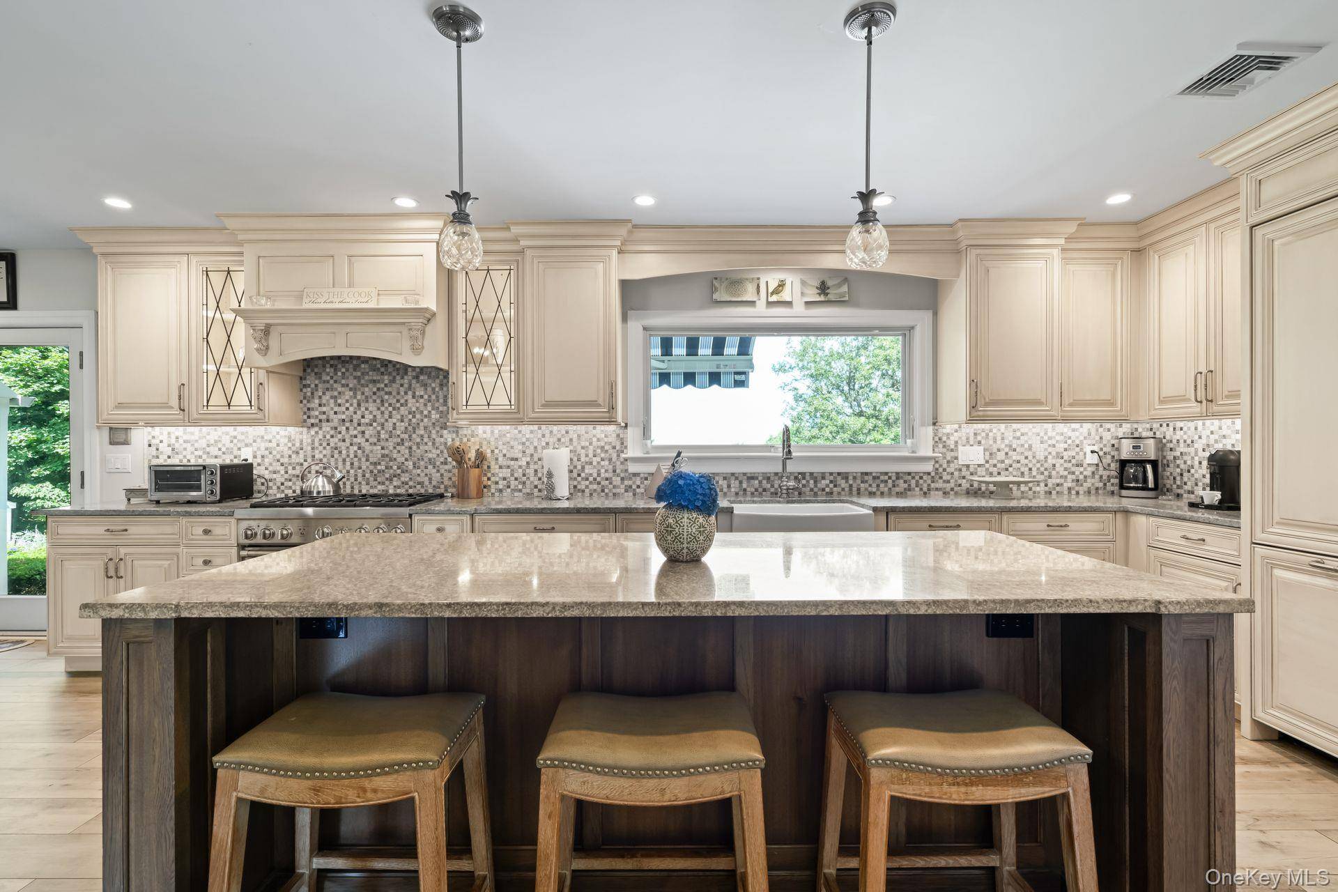 Huntington, NY 11743,14 Thorman LN