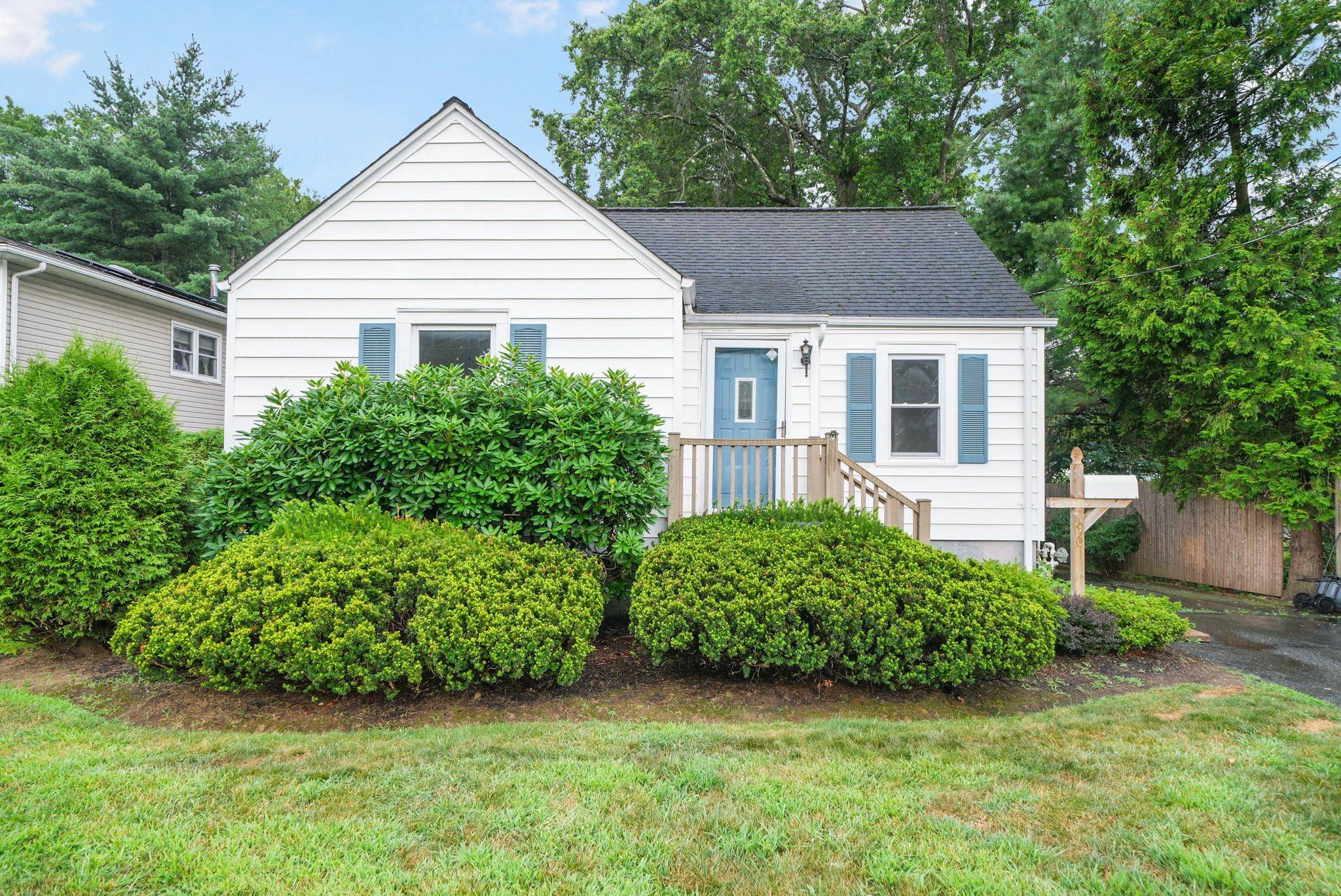 Pearl River, NY 10965,90 E Washington AVE