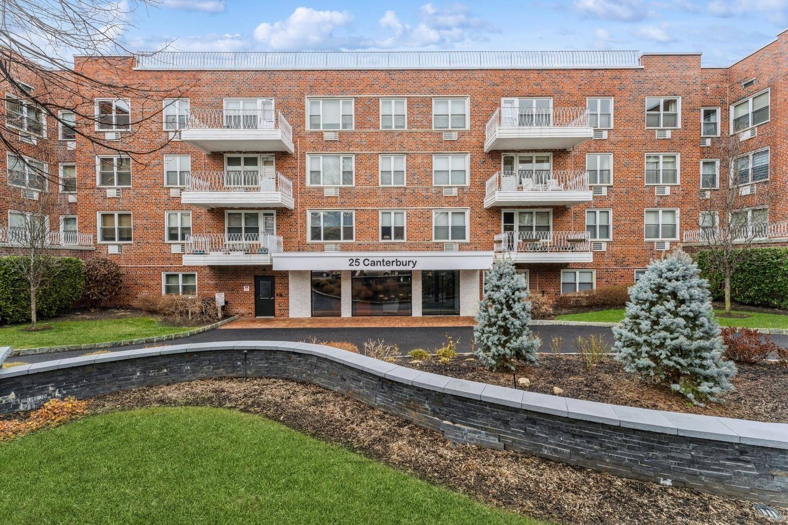 Great Neck Plaza, NY 11021,25 Canterbury RD #2F