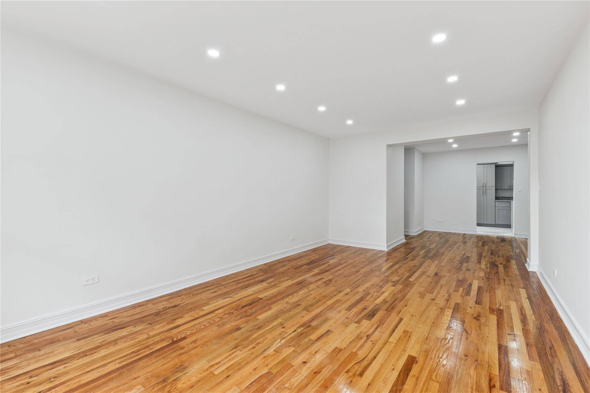 Forest Hills, NY 11375,67-30 Clyde ST #2C