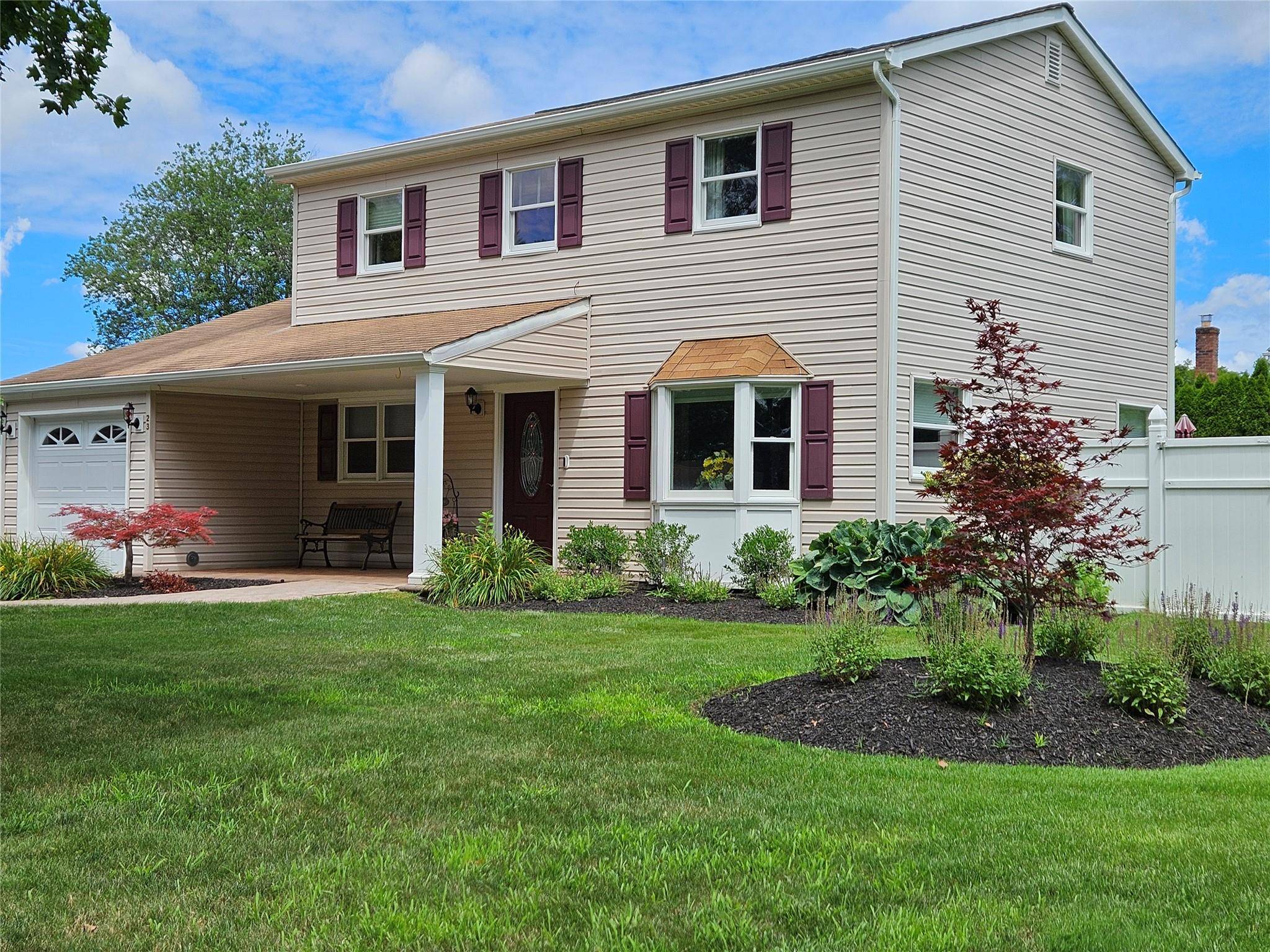 Medford, NY 11763,23 Saratoga AVE