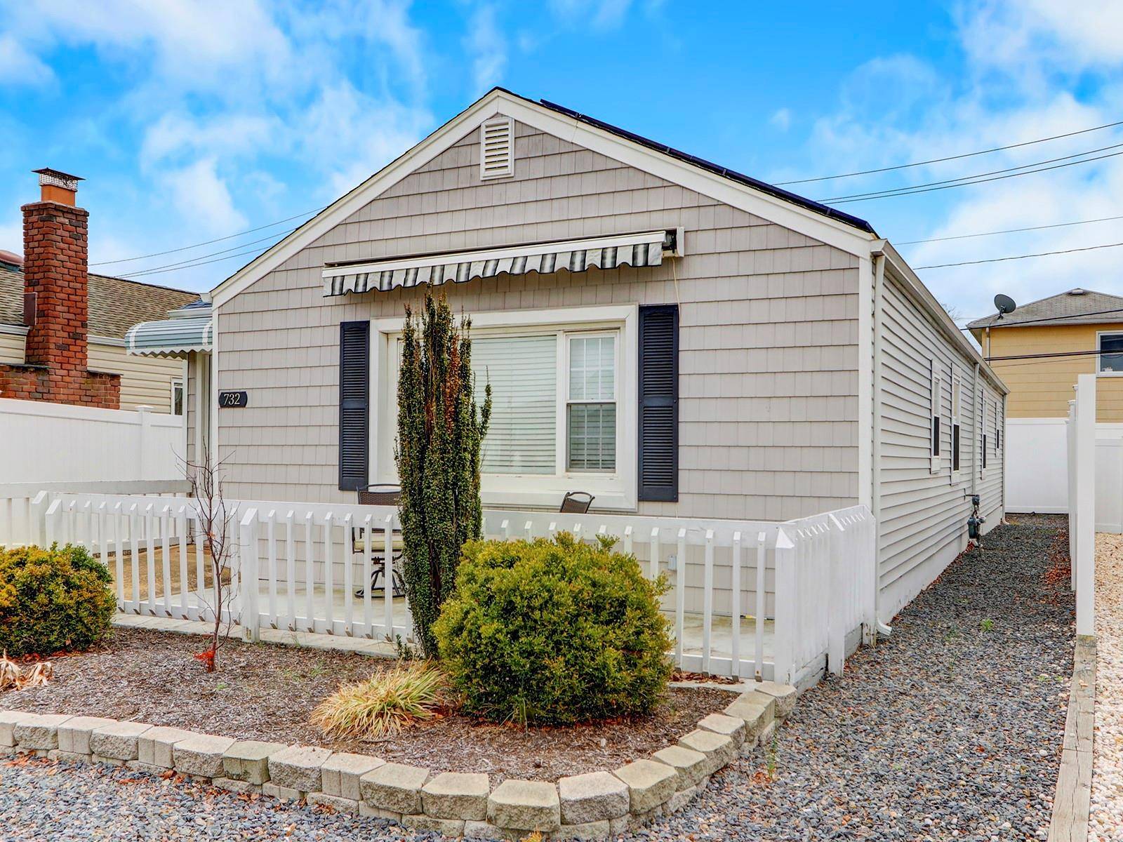 Long Beach, NY 11561,732 E Park AVE