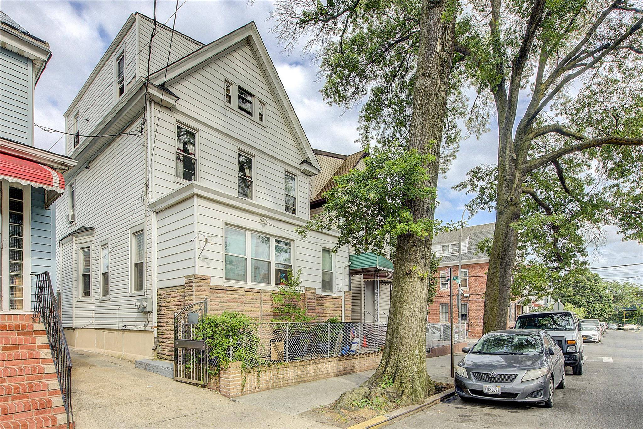 Corona, NY 11368,3763 99th ST