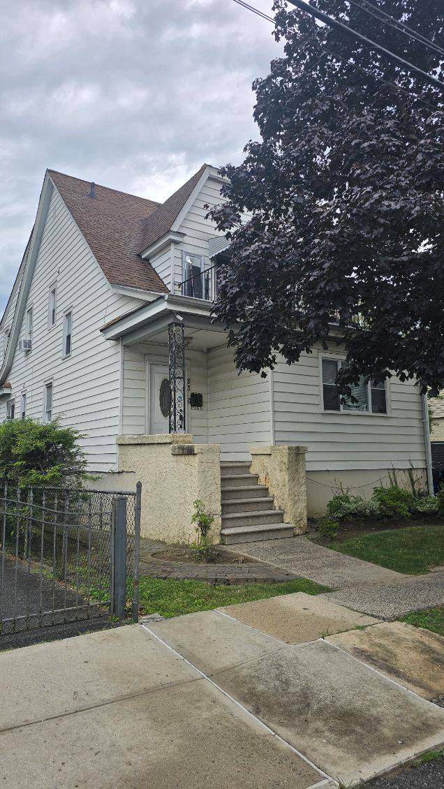 Yonkers, NY 10704,83 Loring AVE