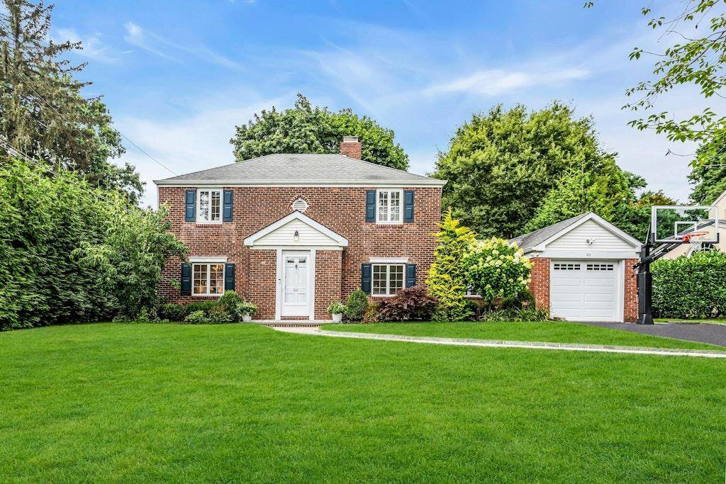 Manhasset, NY 11030,63 Hilltop DR