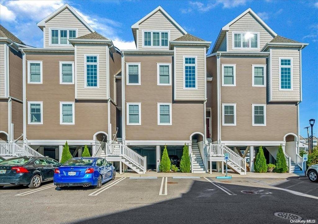 East Rockaway, NY 11518,141 Marina Pointe DR