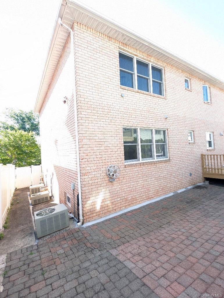 Staten Island, NY 10301,26 Fairway LN