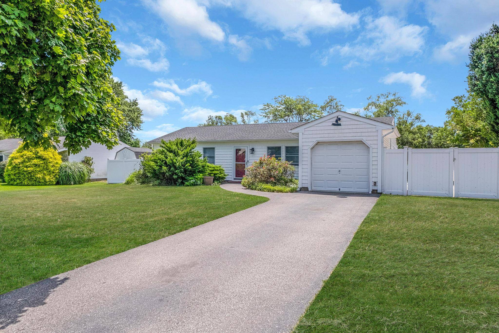 Medford, NY 11763,89 Rustic AVE