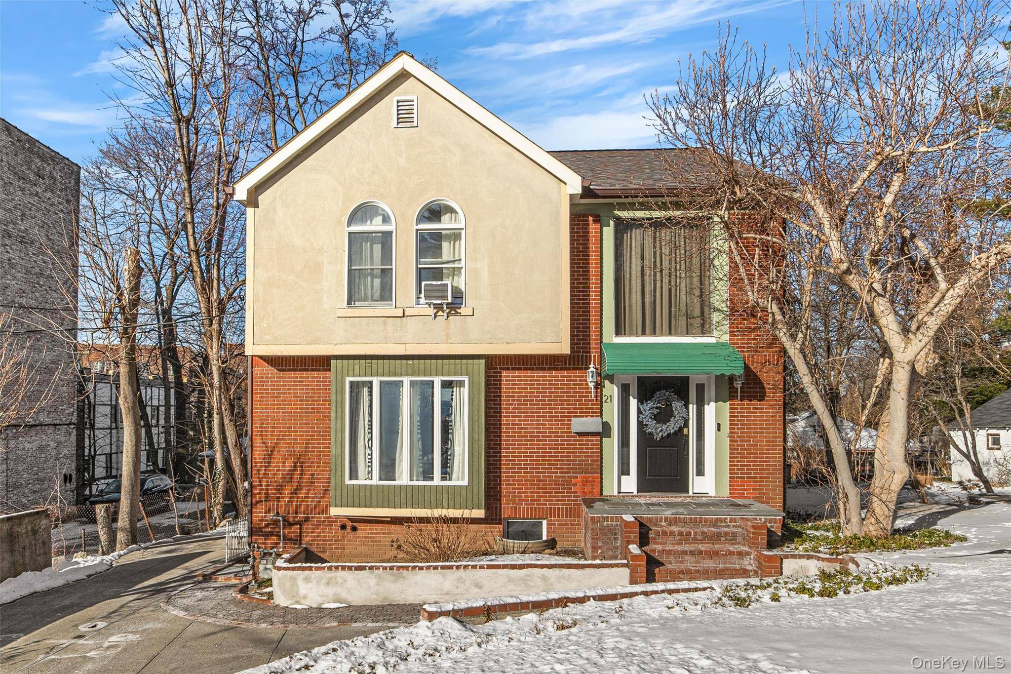 Yonkers, NY 10705,21 Pershing AVE