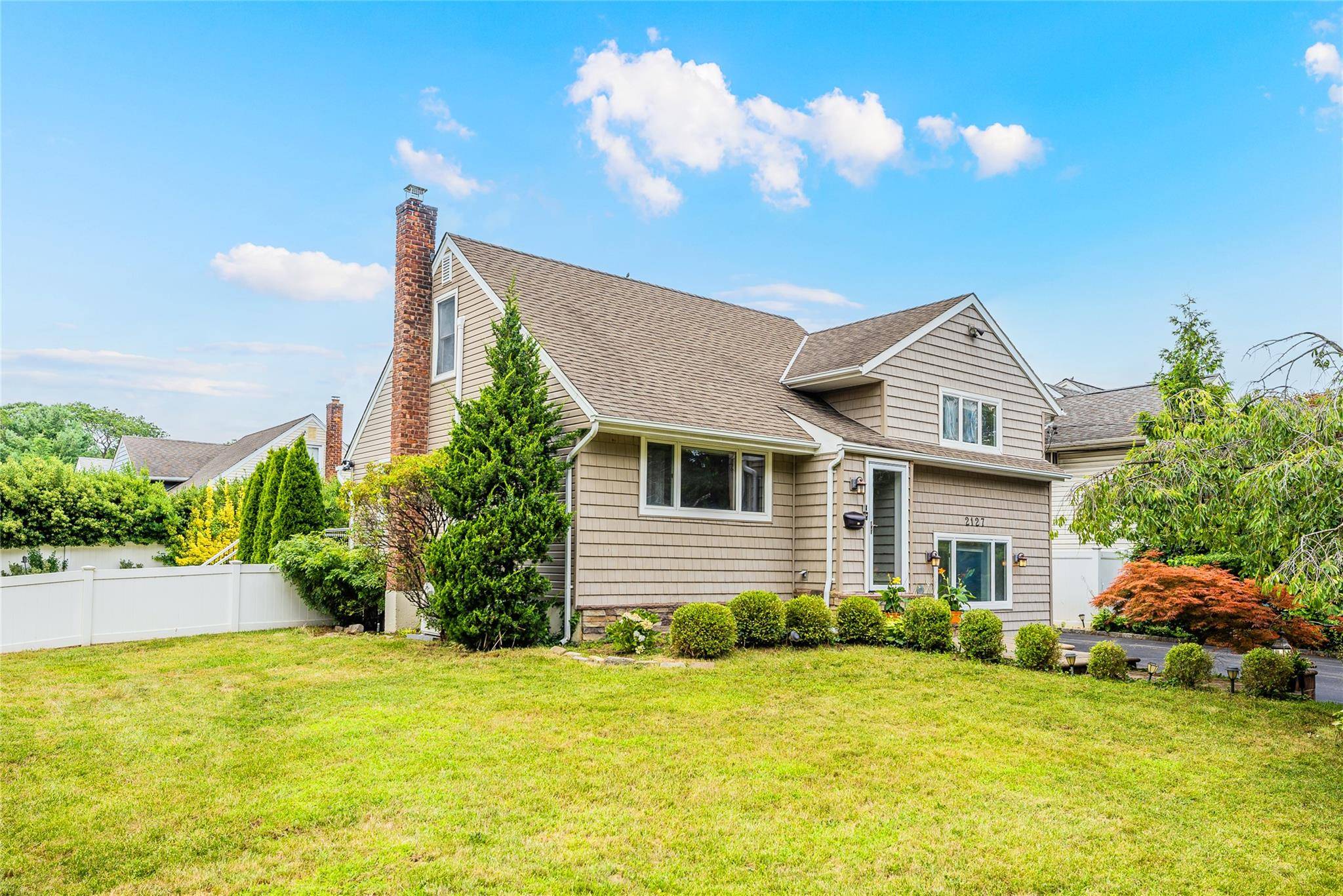 North Bellmore, NY 11710,2127 Elise AVE