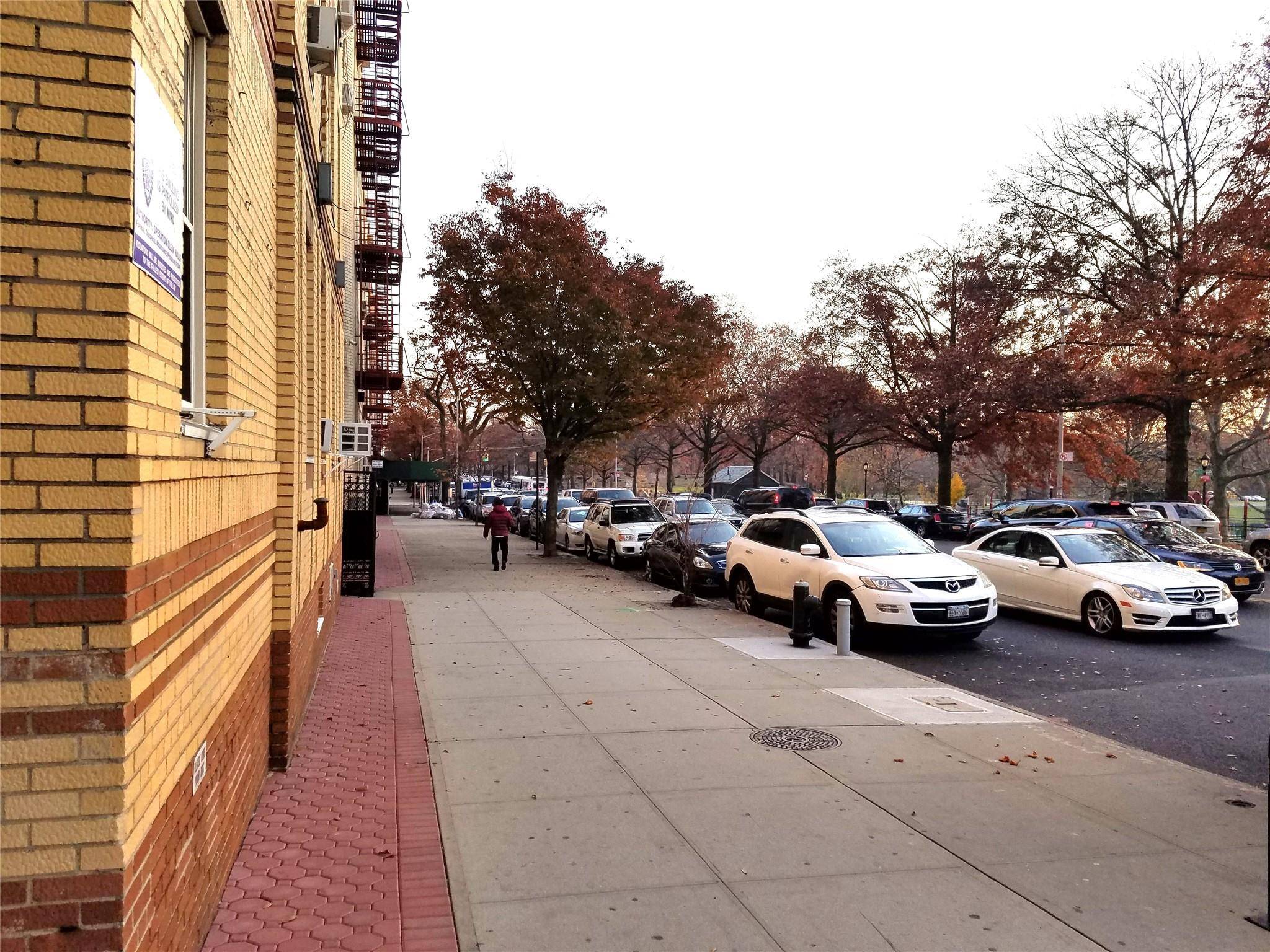 Bronx, NY 10462,2166 Bronx Park East Street #2K