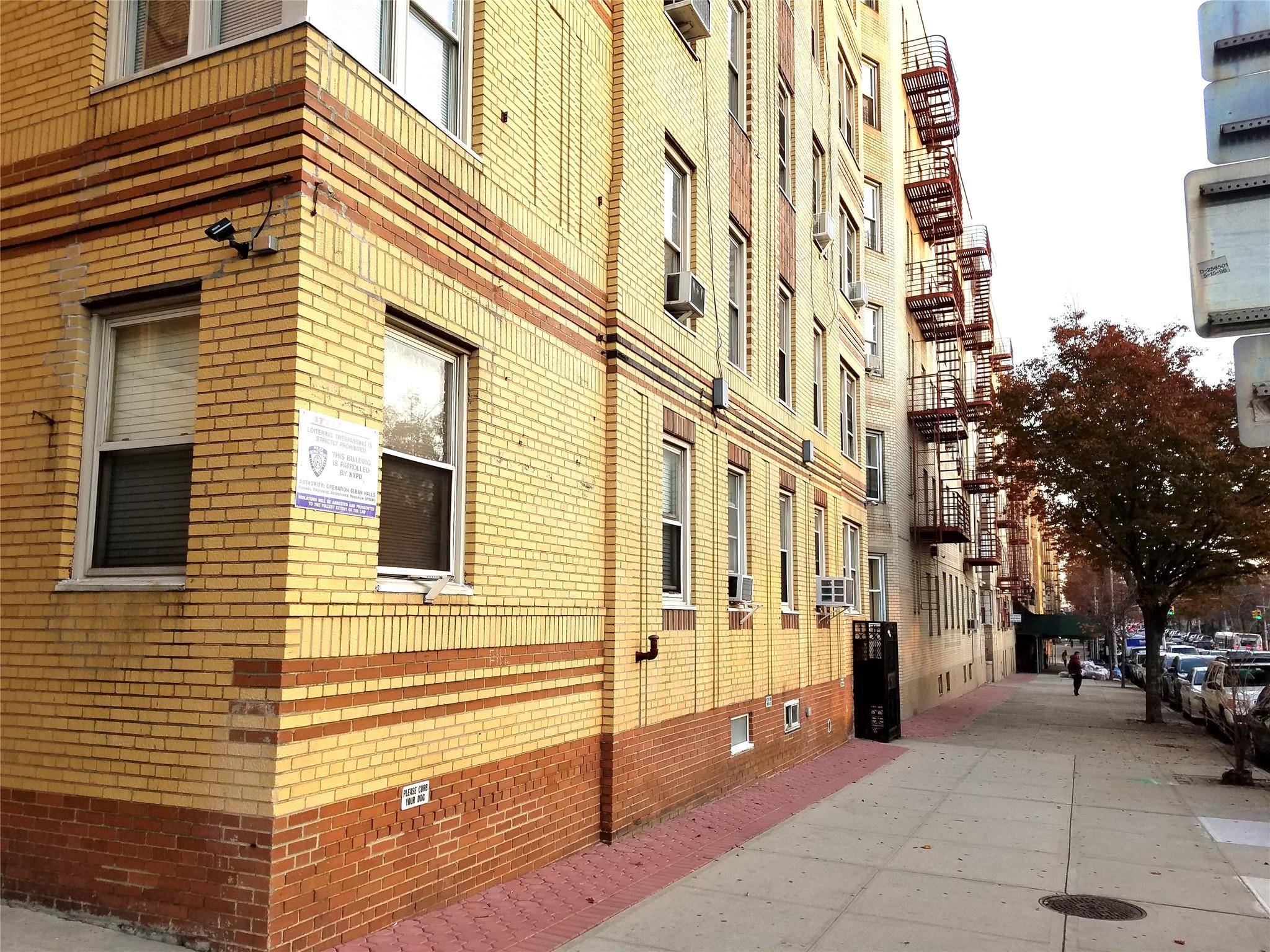 Bronx, NY 10462,2166 Bronx Park East Street #2K