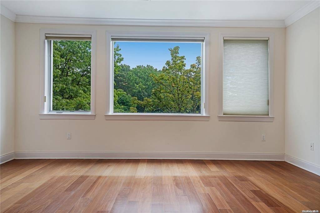 Great Neck, NY 11021,171 Great Neck RD #3P