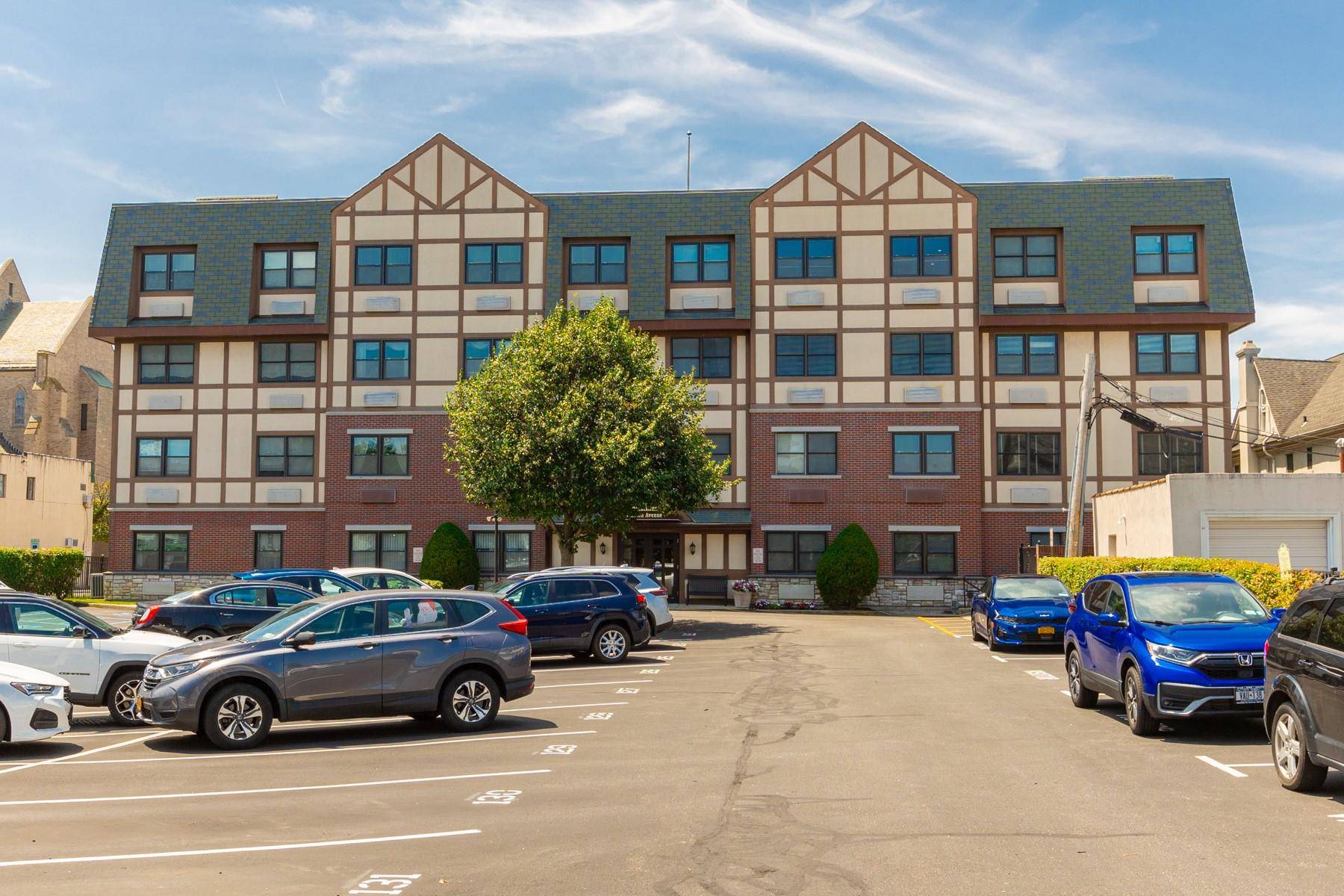 Rockville Centre, NY 11570,55 Clinton AVE #403