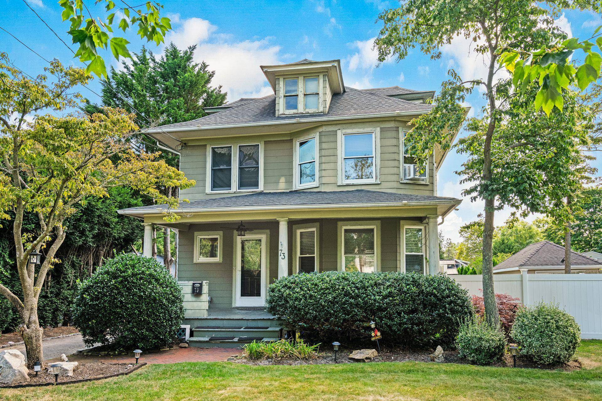 Sayville, NY 11782,73 Collins AVE