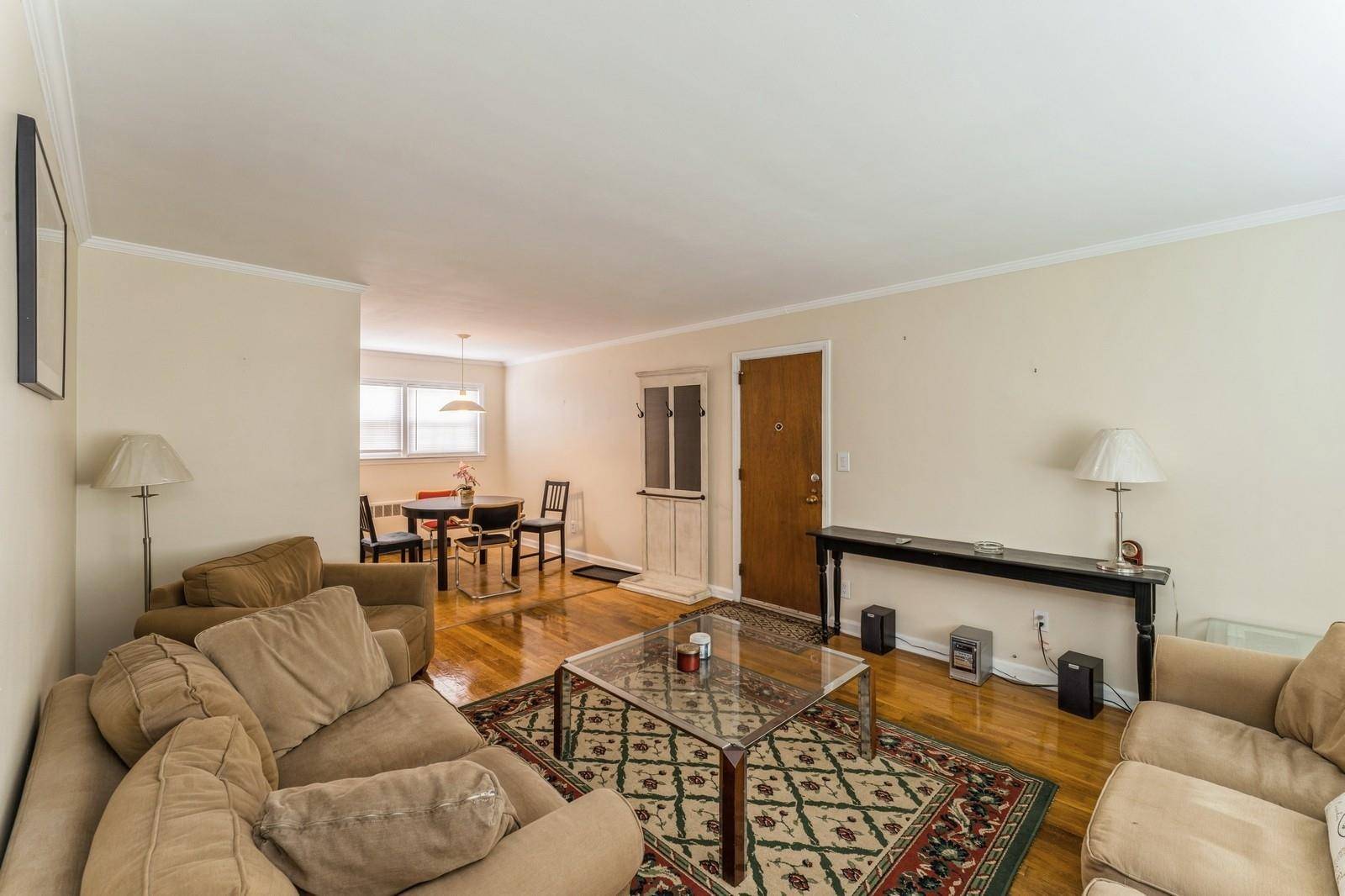 New Hyde Park, NY 11040,106 Bregman AVE