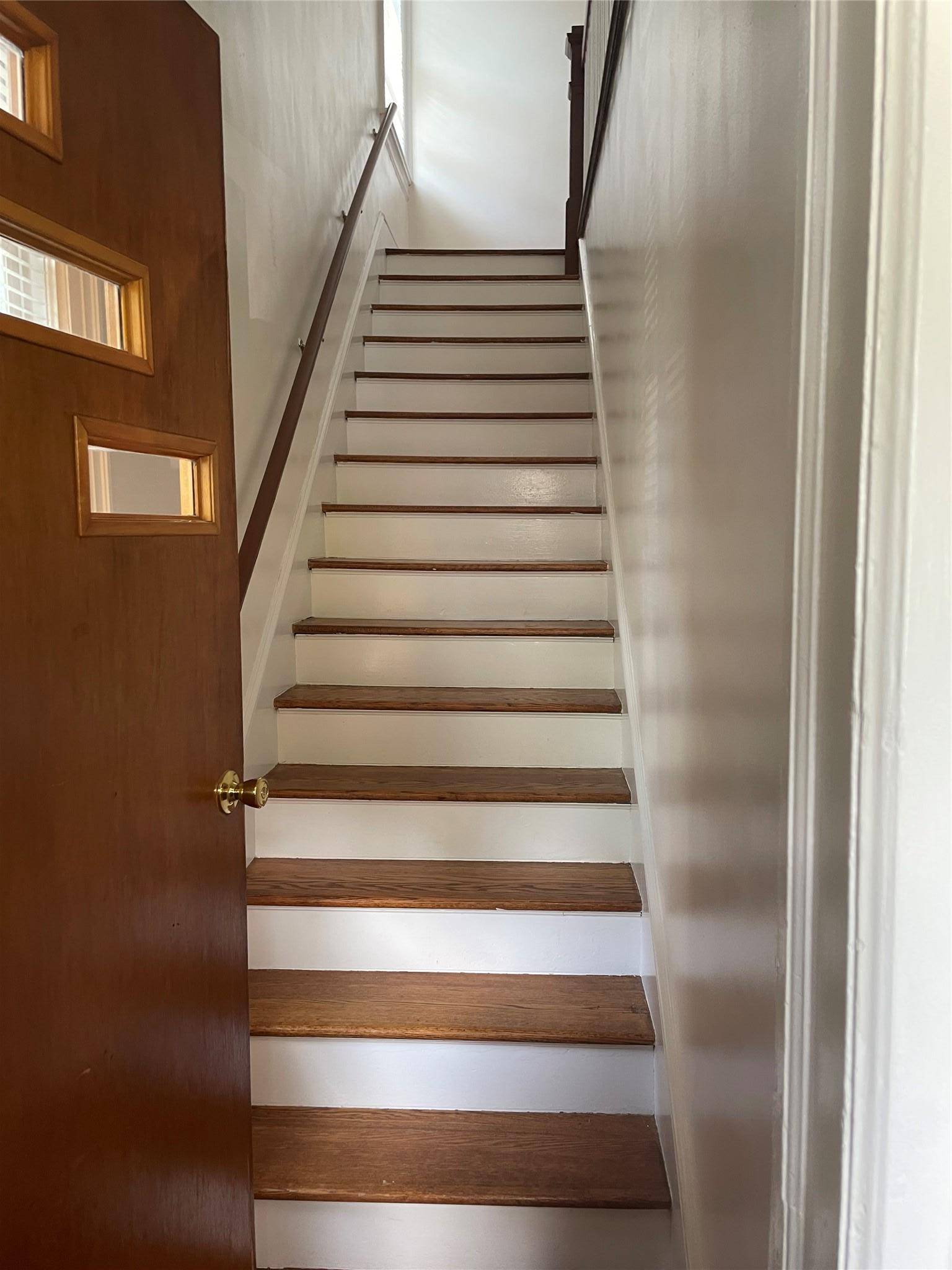 Yonkers, NY 10705,215 Sedgwick AVE #2