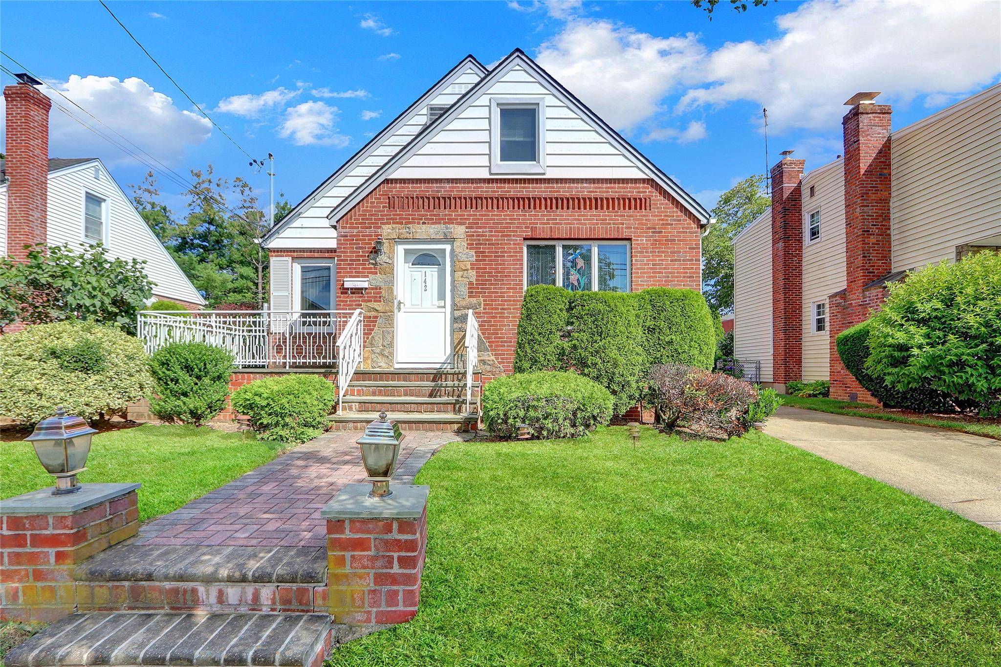 New Hyde Park, NY 11040,142 Kamda BLVD