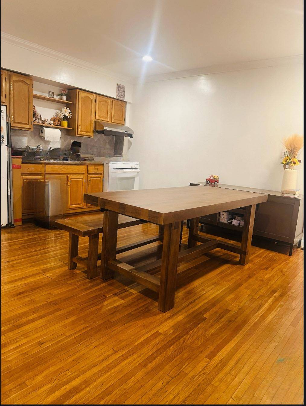 Elmhurst, NY 11373,79-19 Calamus AVE