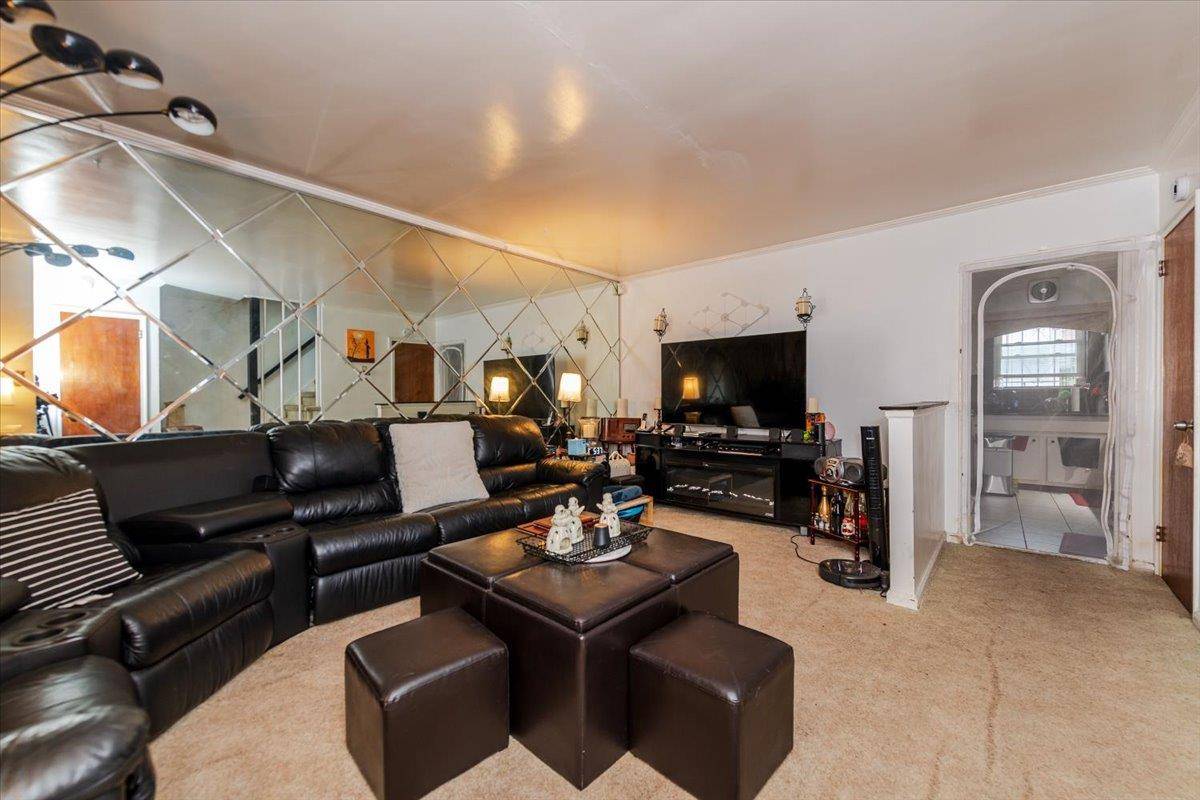 Bronx, NY 10469,3343 Tiemann AVE