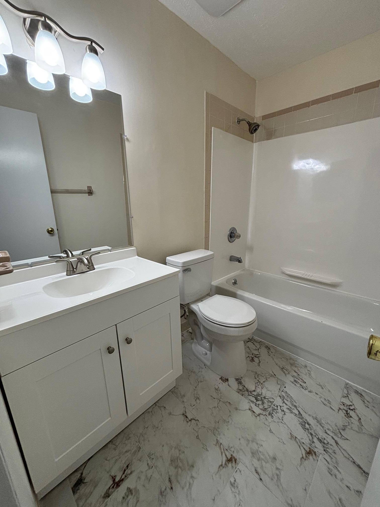 Congers, NY 10920,13 N Rockland AVE #6