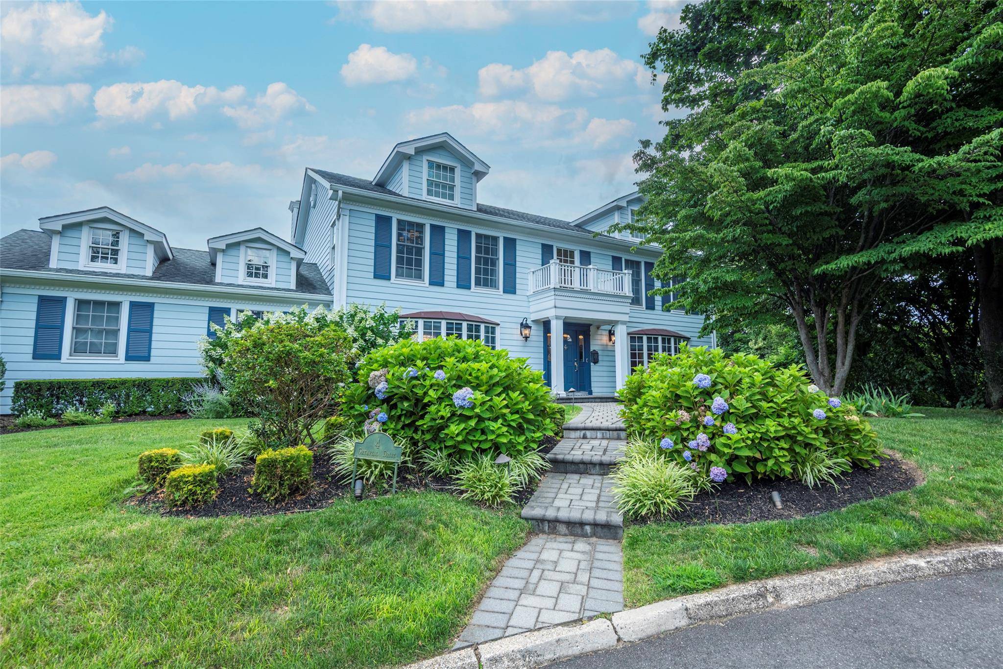 Great Neck, NY 11020,4 Grenfell DR