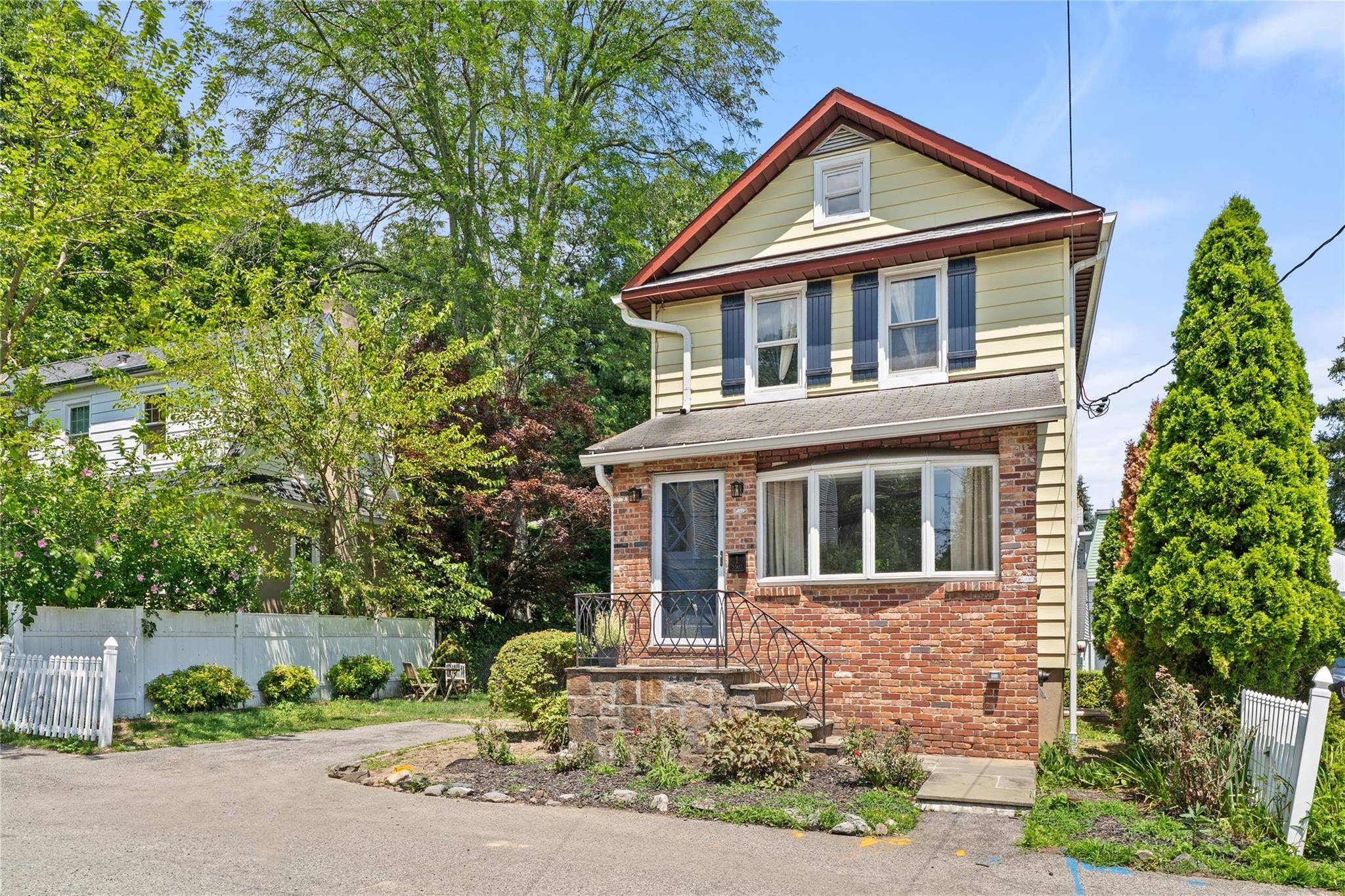 Hastings-on-hudson, NY 10706,1 Saunders ST