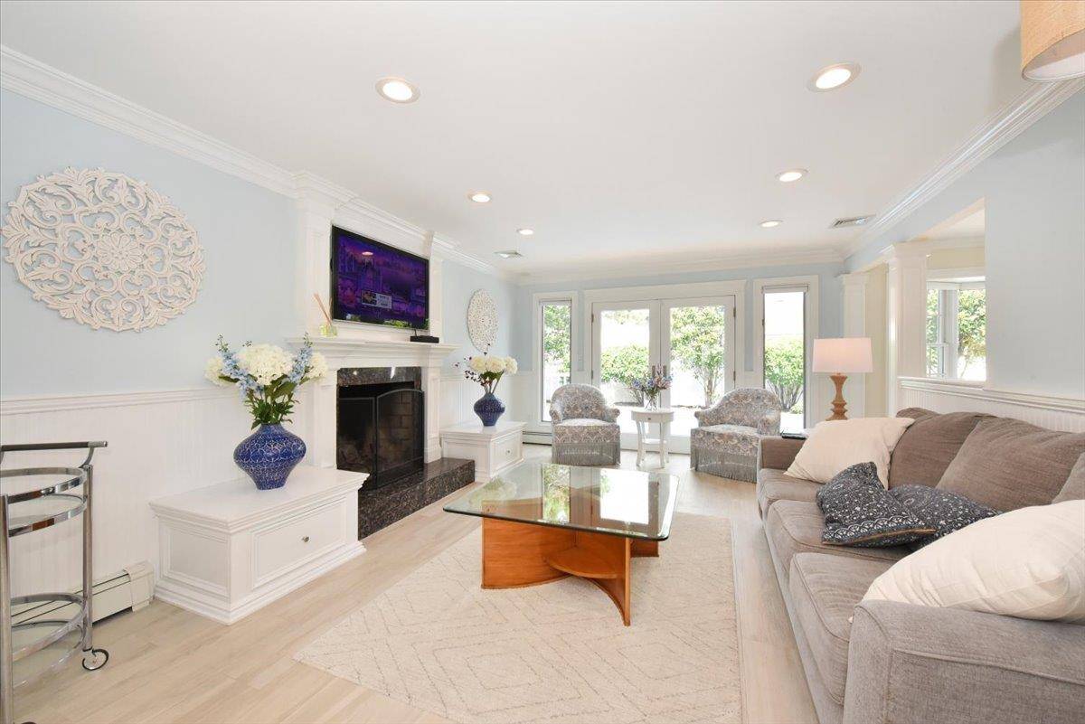 Massapequa Park, NY 11762,213 Harbor LN