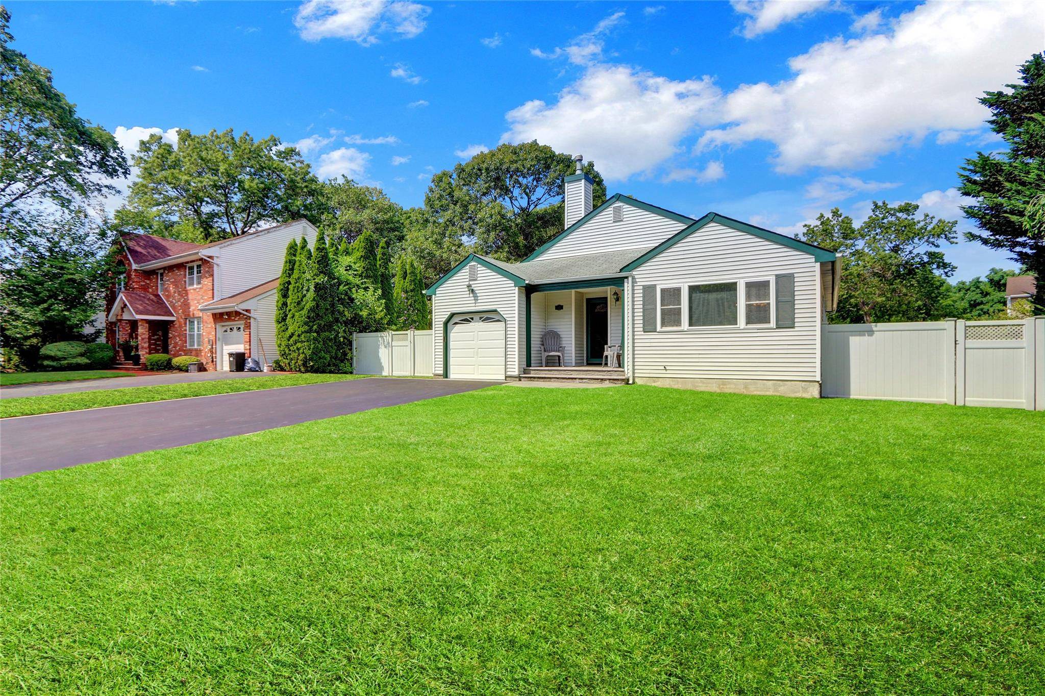 Kings Park, NY 11754,11 Winnecomac CIR