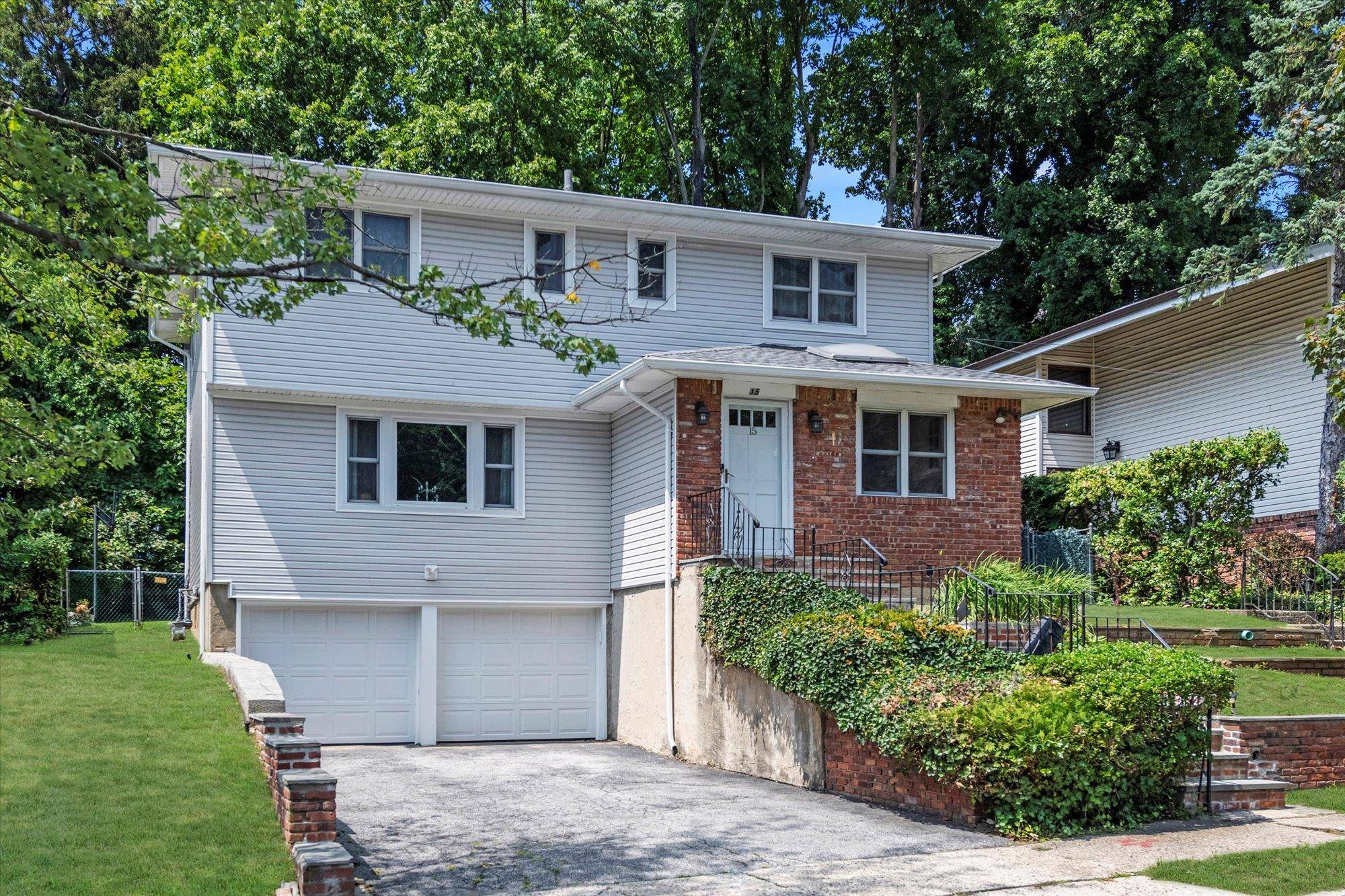 Great Neck, NY 11024,15 Edgewood PL